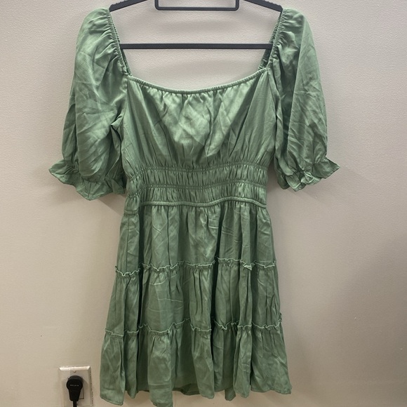 NWT Green tiered mini dress size M - Picture 6 of 6